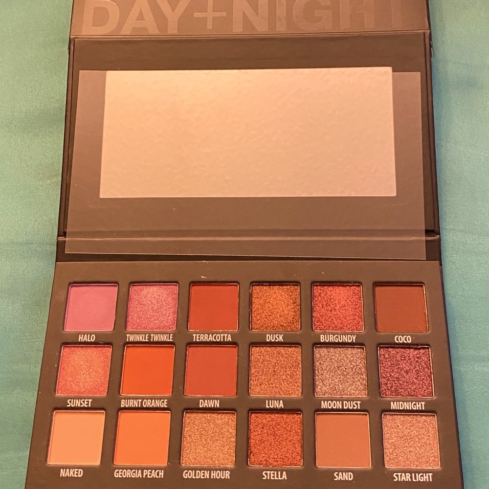 Kab cosmetics Day + Night eyeshadow palette
